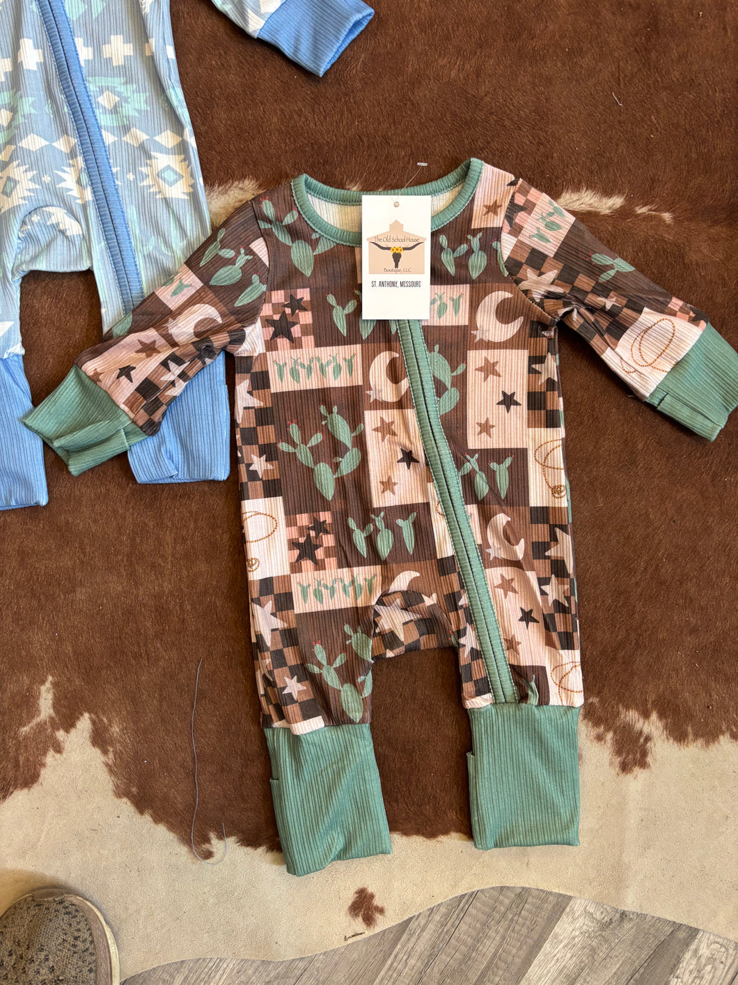 Brown & Tan Western Sleeper