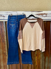Load image into Gallery viewer, Floral Print Block Long Sleeve
