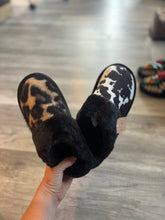 Load image into Gallery viewer, Animal Print Slippers
