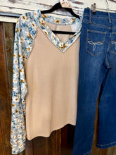 Load image into Gallery viewer, Ribbed Floral Contrast Top
