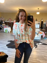 Load image into Gallery viewer, Floral Flow Top
