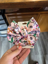 Load image into Gallery viewer, Booth #2 Minnie Safari Bow

